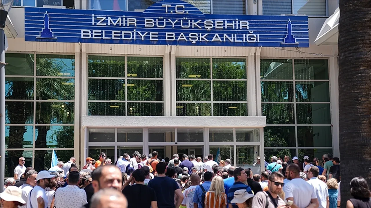İzmir Büyükşehir Belediyesi'ne yolsuzluk soruşturmasında iddianame kabul edildi: İşte istenen cezalar
