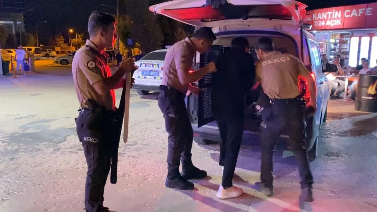 Kemerinin içinden öyle bir şey çıktı ki! Zabıtalar da şaşkına döndü