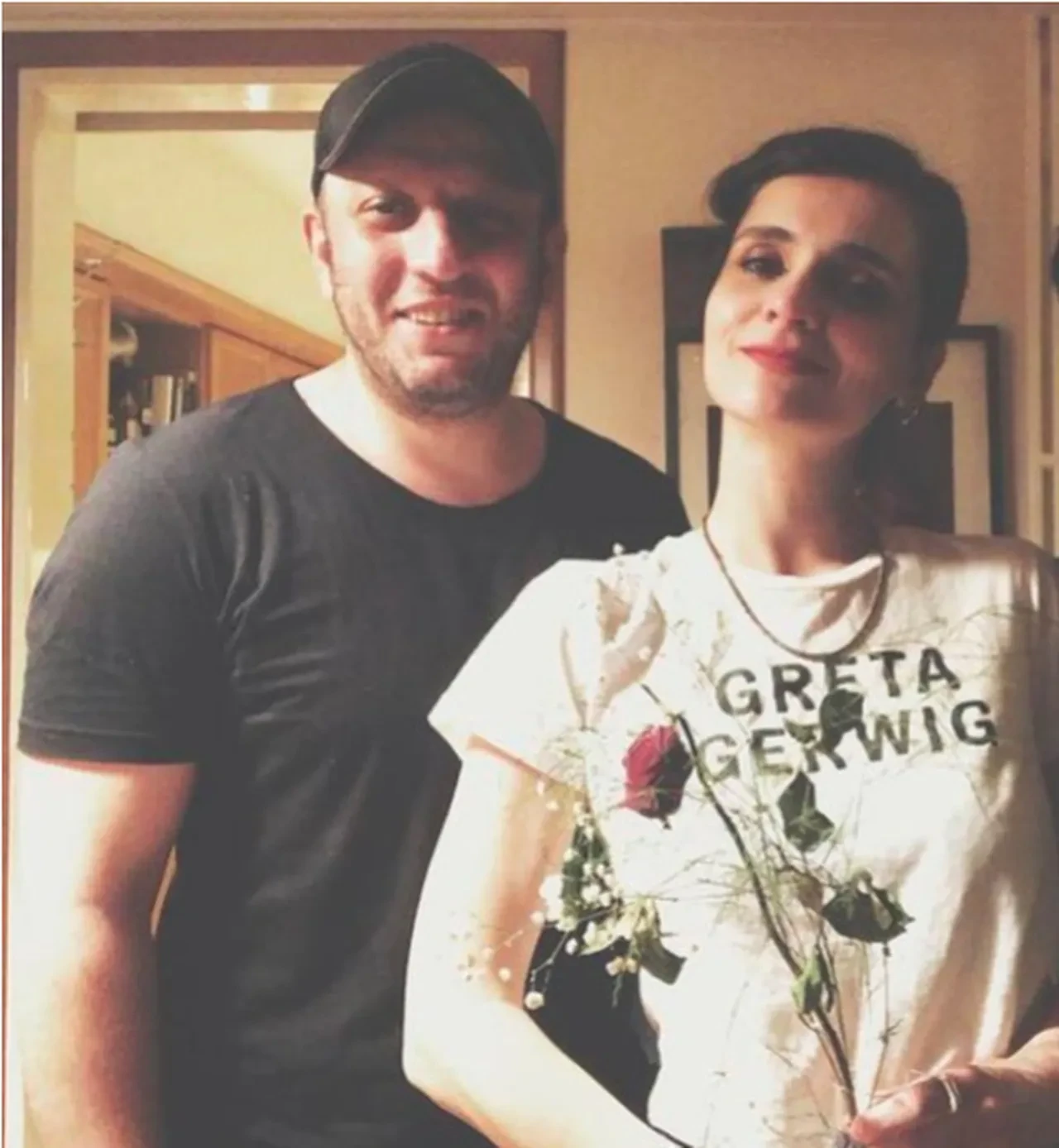 Meriç Aral'dan karnı burnunda yeni poz! Özge Özpirinçci'den ilk beğeni geldi 