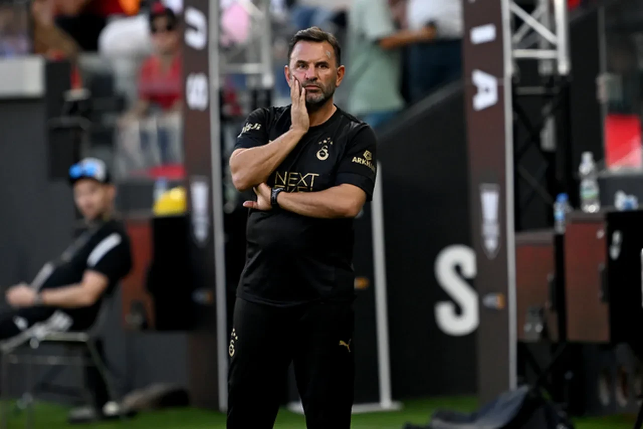 Okan Buruk'tan yeni müjde! Kaleci transferi ve Osimhen açıklaması