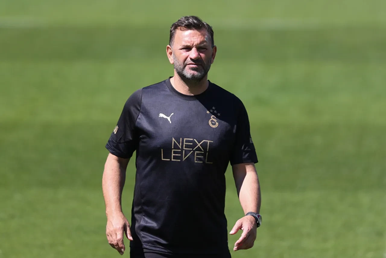 Okan Buruk'tan yeni müjde! Kaleci transferi ve Osimhen açıklaması