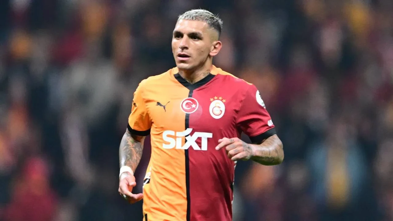 Okan Buruk'tan yeni müjde! Kaleci transferi ve Osimhen açıklaması