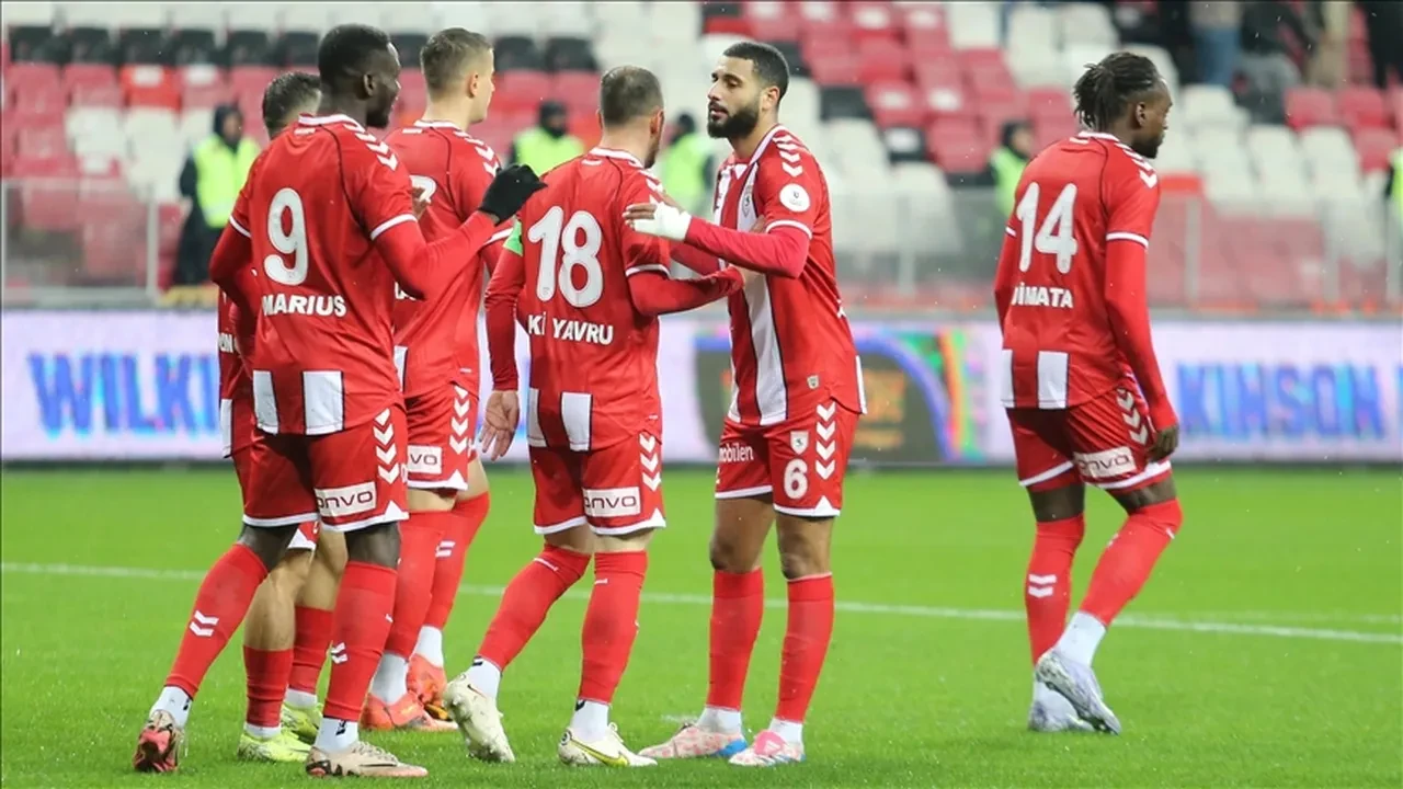 Samsunspor Dunkerque maçı canlı nereden izlenir, hangi kanalda? Hazırlık mücadelesine saatler kaldı