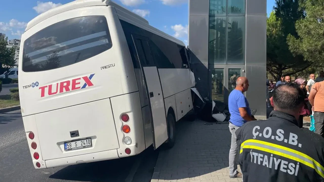 Tekirdağ'da işçi servisinin freni boşaldı: 16 yaralı