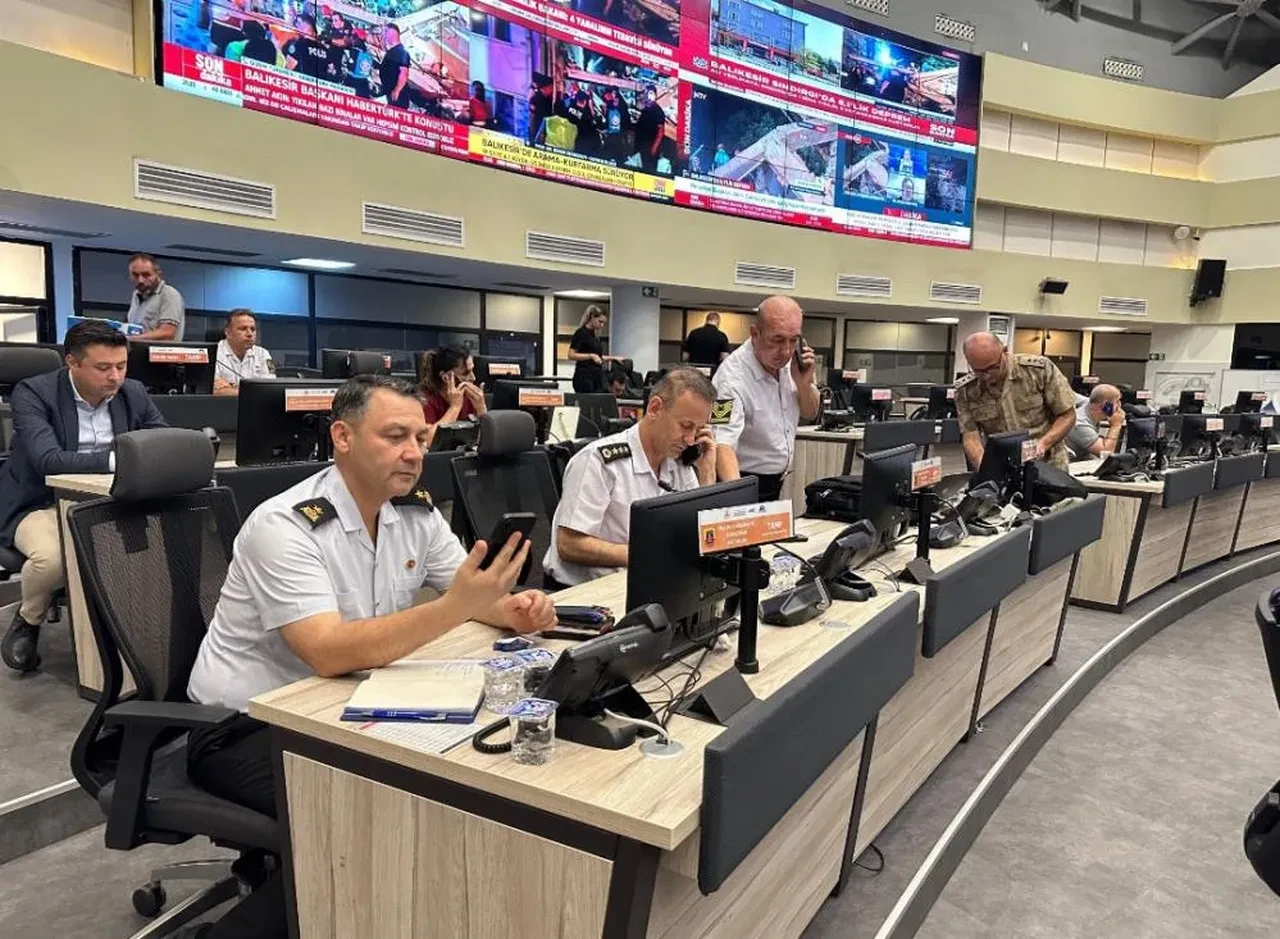 AFAD depremin bilançosunu açıkladı! Artçı sarsıntıların sayısı dikkat çekti