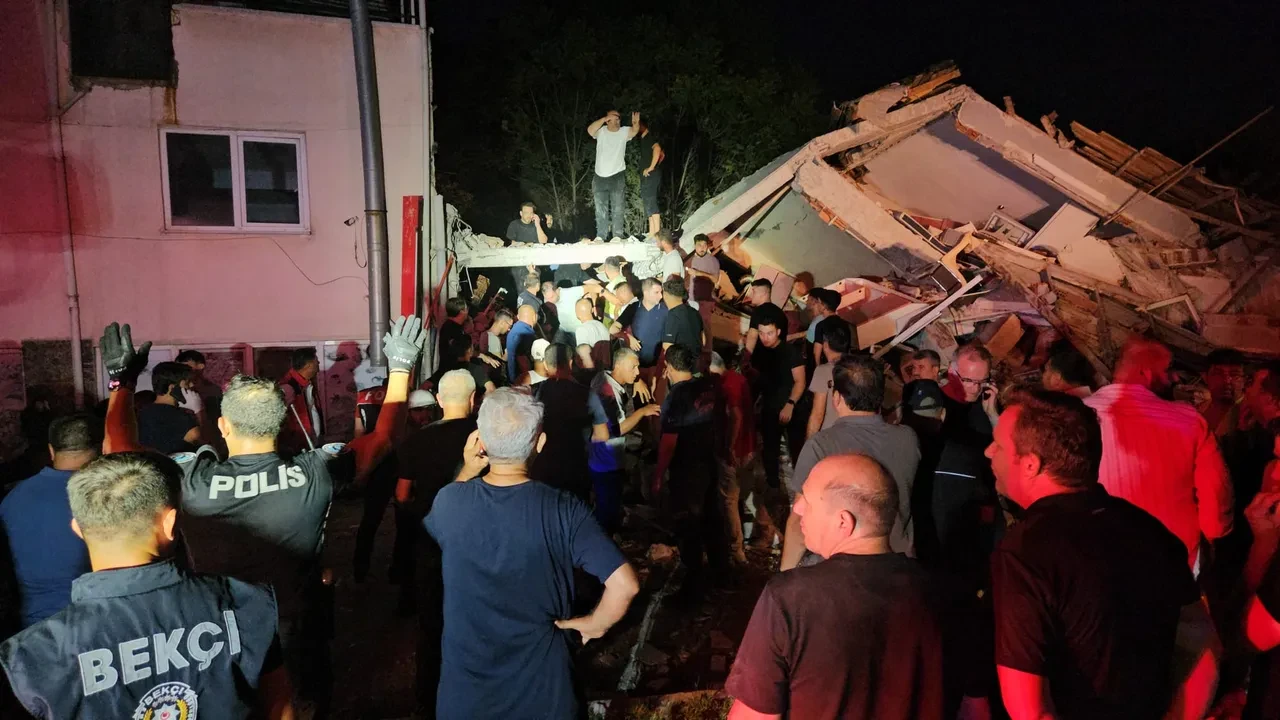 AFAD depremin bilançosunu açıkladı! Artçı sarsıntıların sayısı dikkat çekti