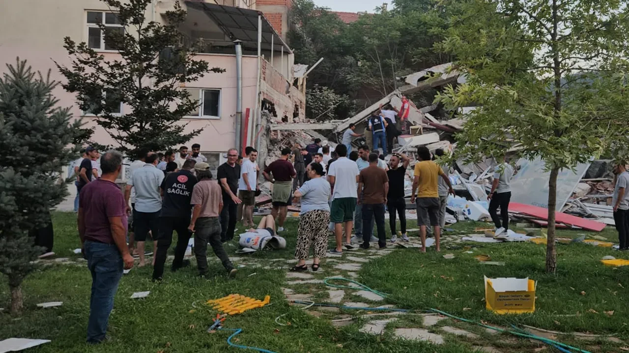 AFAD depremin bilançosunu açıkladı! Artçı sarsıntıların sayısı dikkat çekti