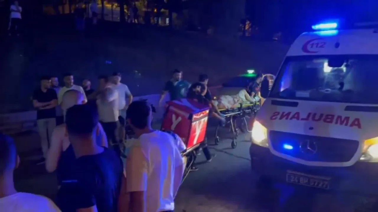 Bayrampaşa'da alkollü sürücü kamyonete çarptı: Yaralılar var
