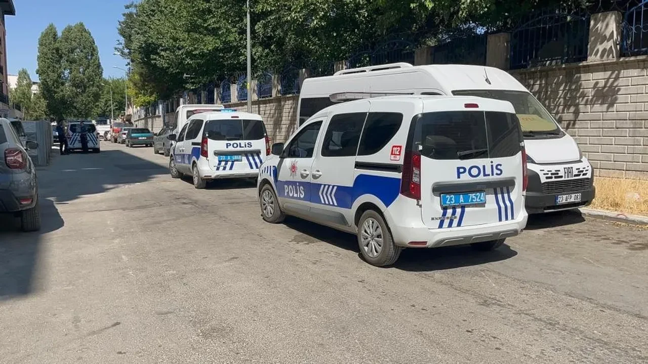 Binada oturanlar büyük panik yaşadı! Hareketli dakikalar: Bölgeye çok sayıda polis sevk edildi