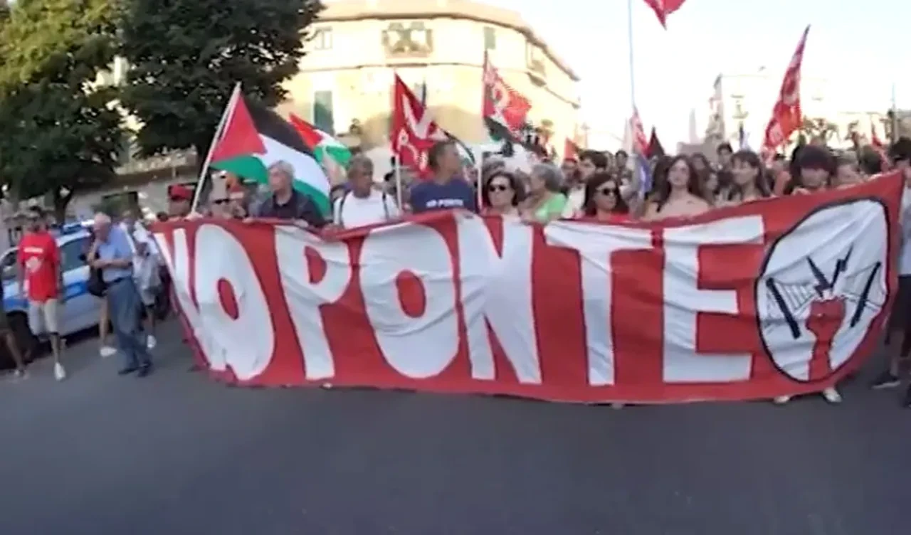 Dünyanın en büyük asma köprü projesine protesto