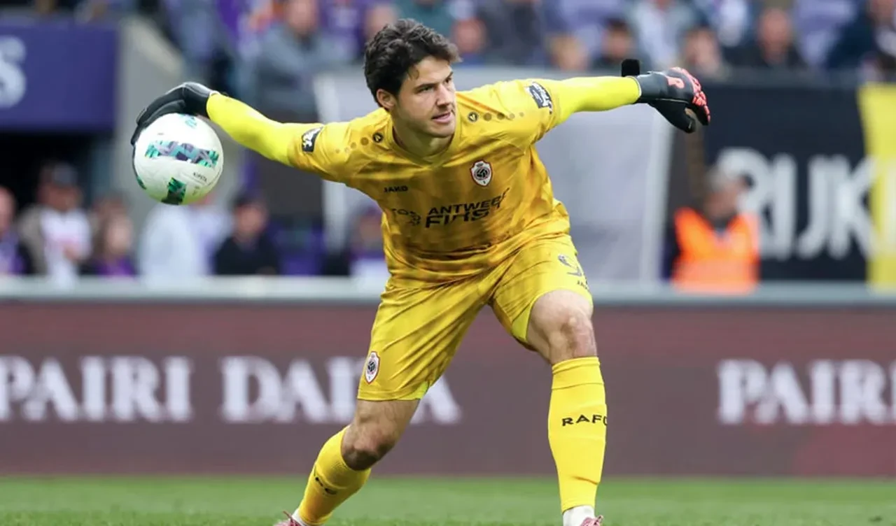 Galatasaray, Antwerp'in kapısından döndü! Bonservisi transfere engel oldu