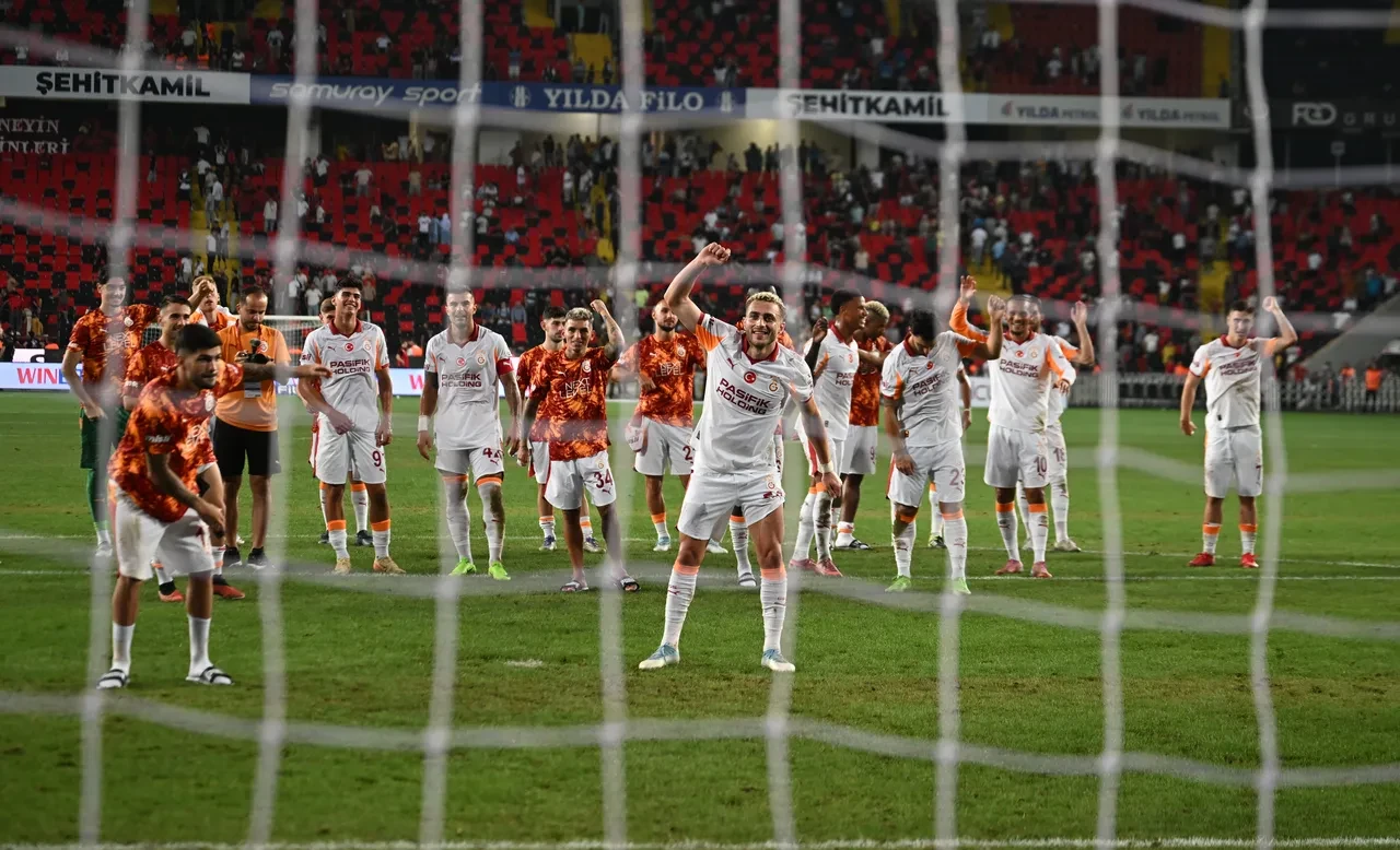 Galatasaray, Avrupa devleriyle yarışta! Sürpriz bir hamle geliyor