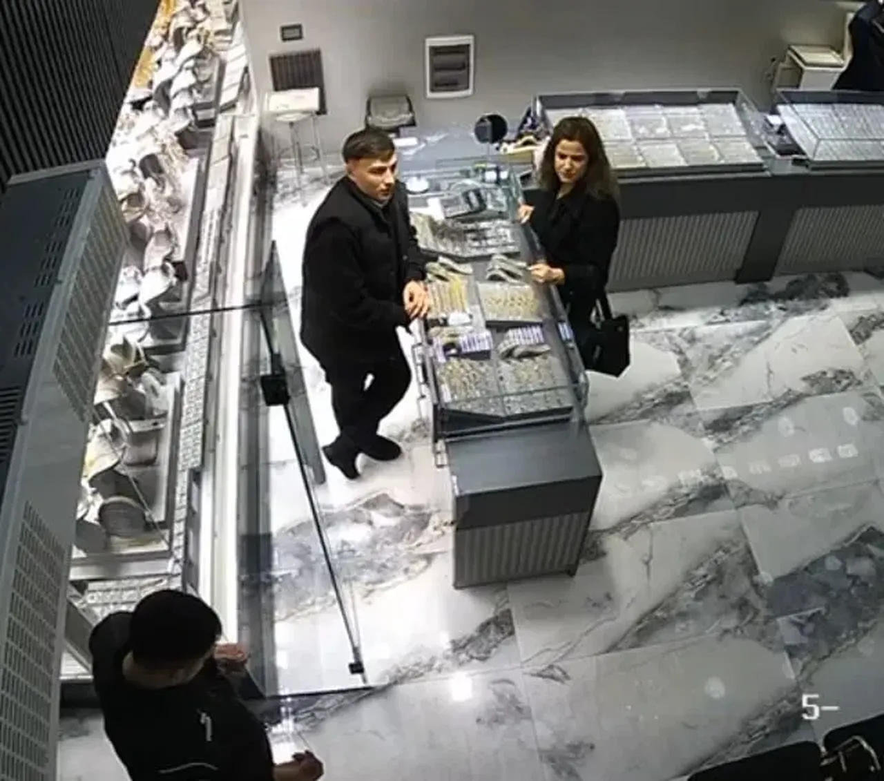 Güzellik uzmanının sahte altın oyunu! Kuyumcu kuyumcu gezdi: WhatsApp grubu her şeyi ortaya çıkardı