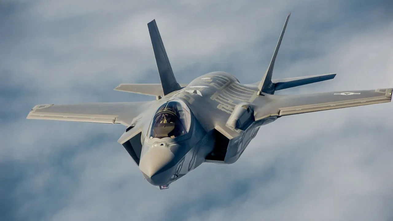 İngiltere'nin F-35 savaş uçağı havada arızalandı! Japonya'ya acil iniş yaptı