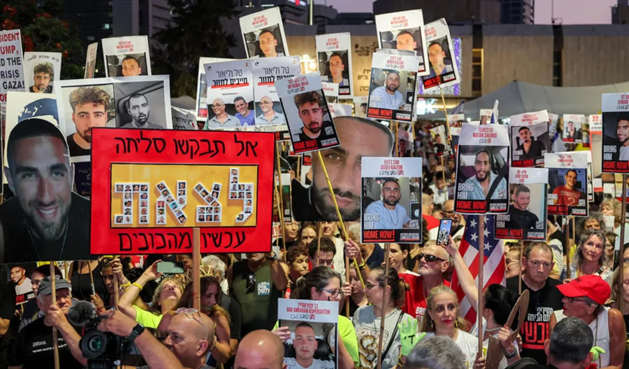 İsrailliler sağcı televizyon kanalını bastı! Gazze'de ateşkes ve esir takası protestosu