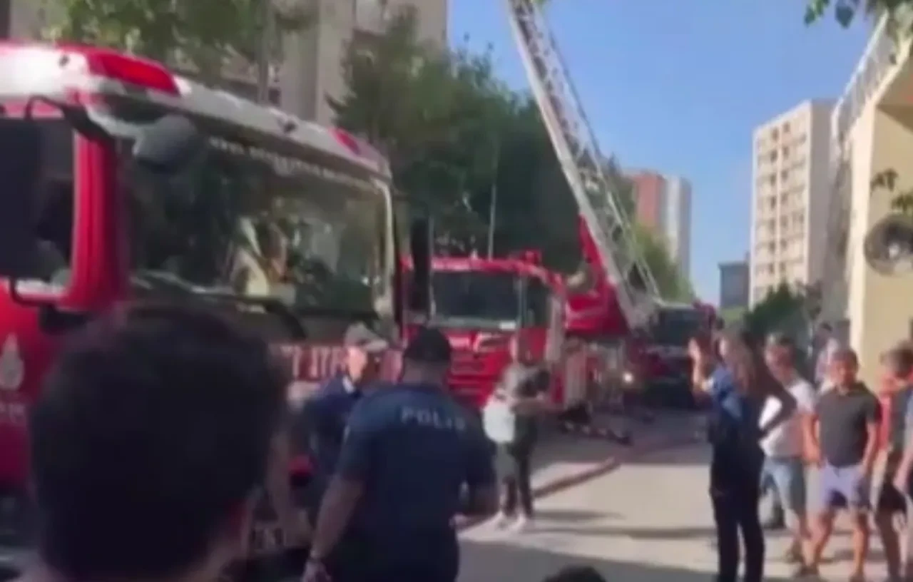 İstanbul'da korkutan yangın! Ekipler bölgede, vatandaşlar tahliye edildi