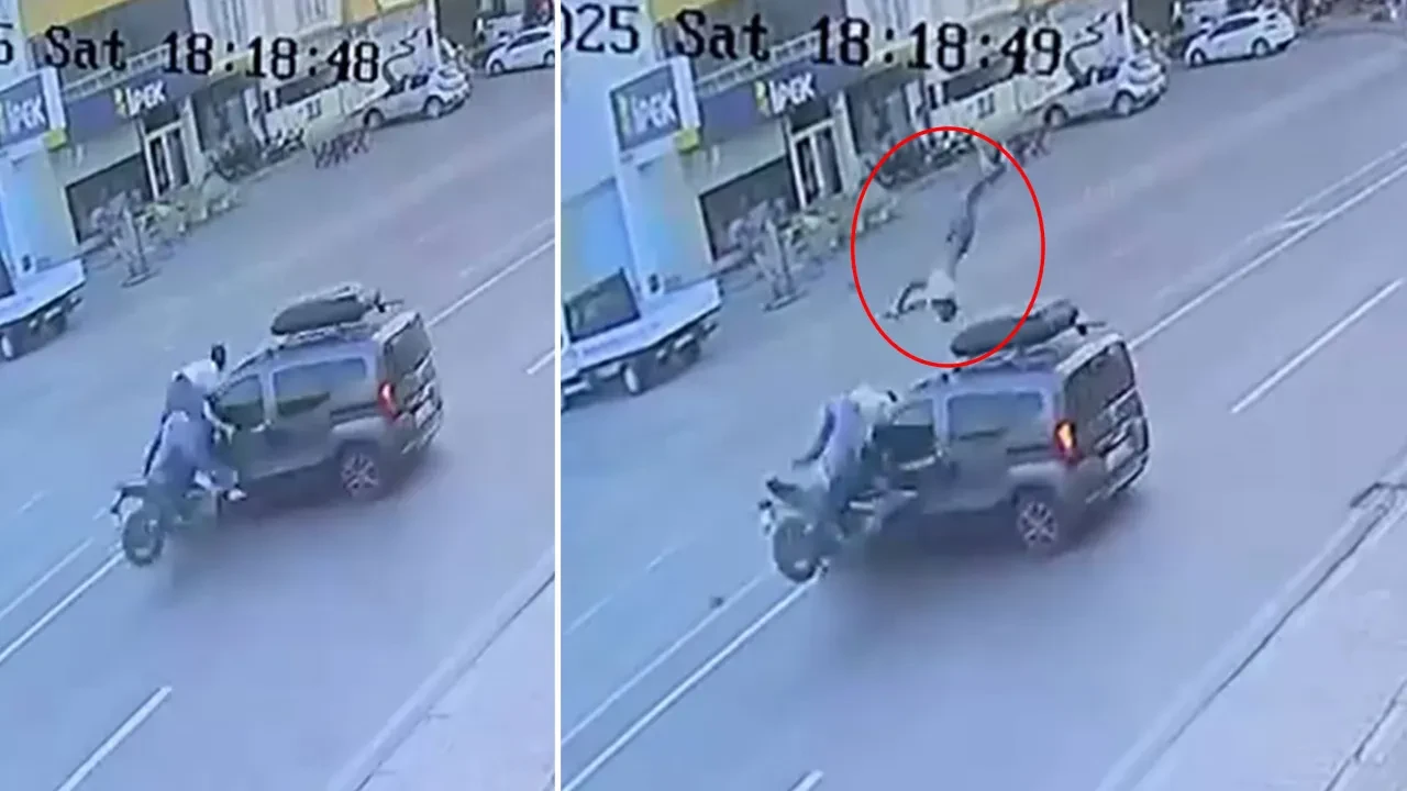 Motosiklet kazasında yolcu havada 3 takla attı: O anlar kameraya yansıdı