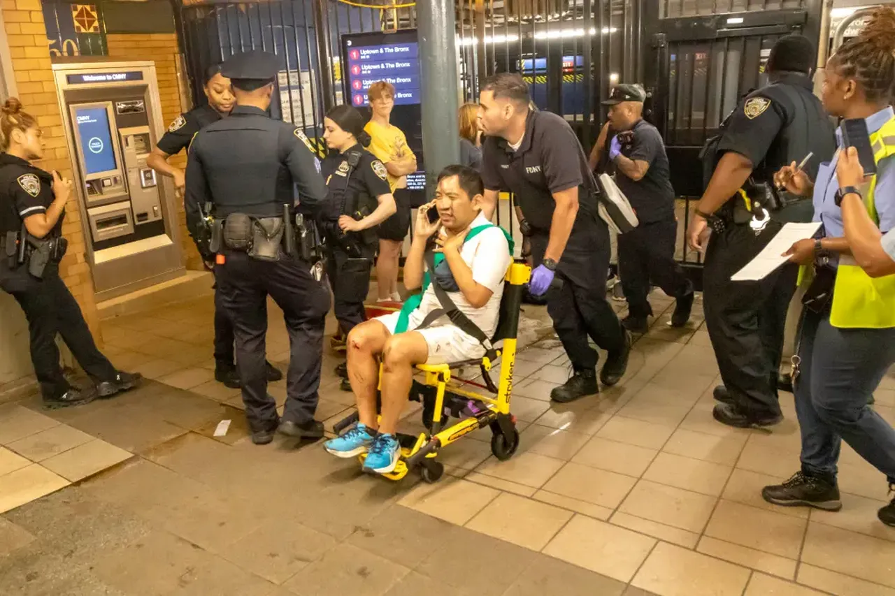 Peronda bekleyen yolcuyu bir anda metro raylarına itti! 