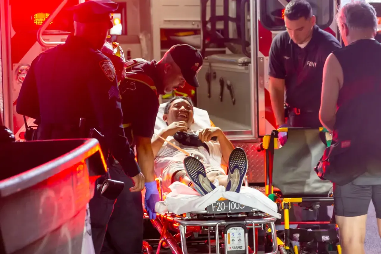 Peronda bekleyen yolcuyu bir anda metro raylarına itti! 