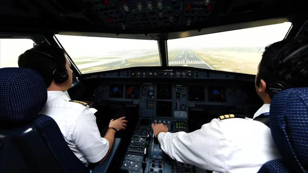 Pilot olmak isteyenlerin işi kolaylaştı! Bakan Uraloğlu yeni sistemi duyurdu