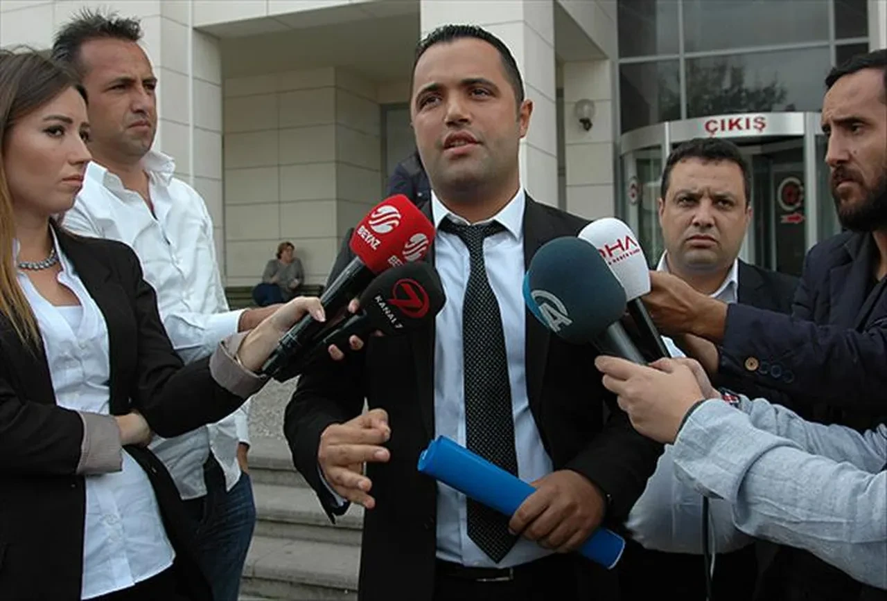 Ünlü avukat Rezan Epözdemir gözaltına alındı! Bu sabah yurt dışına çıkacaktı