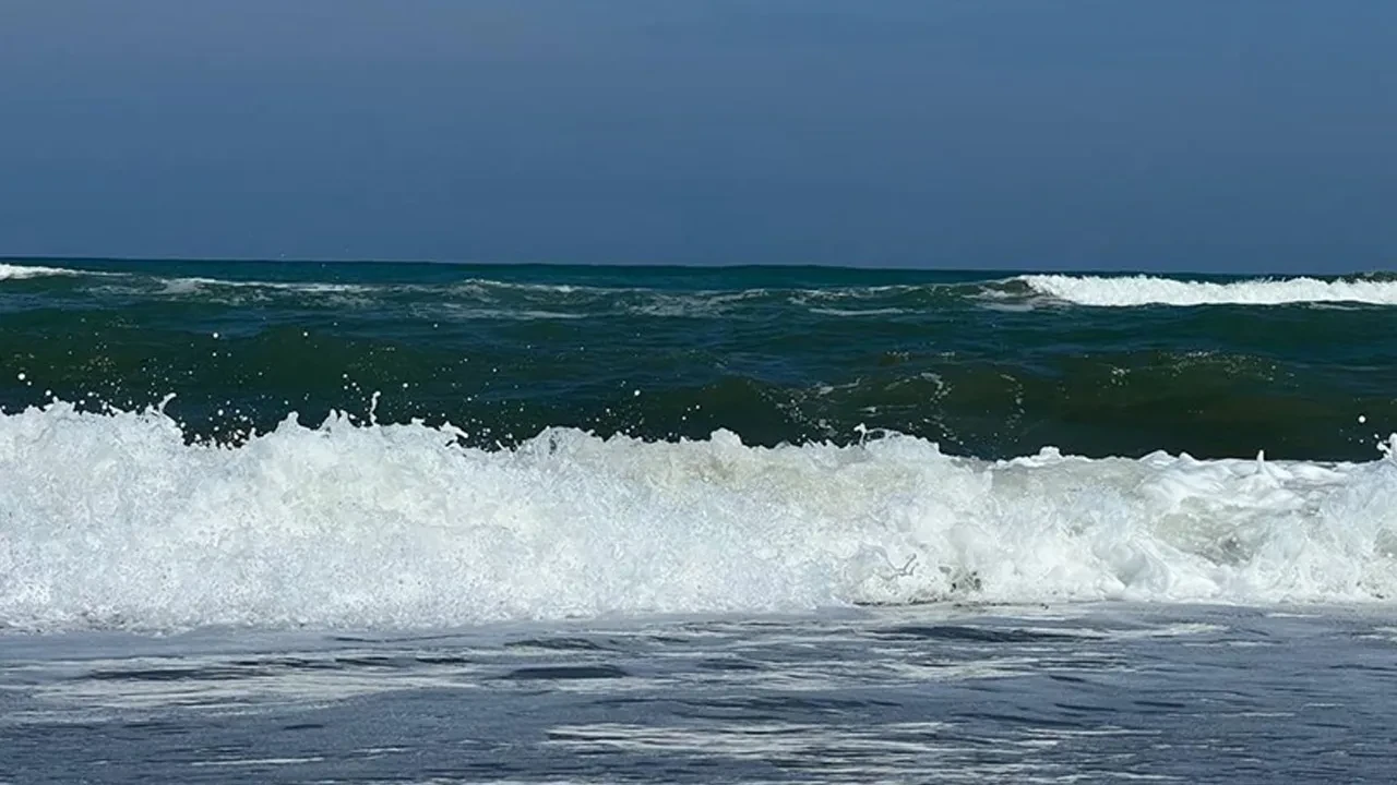 Valiliklerden peş peşe açıklama geldi! Denize girmek yasaklandı