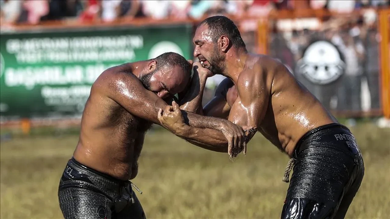 Vezirköprü güreşleri hangi kanalda, saat kaçta? Samsun Vezirköprü Yağlı Güreşleri'nde bugün başpehlivanlık finali düzenlenecek