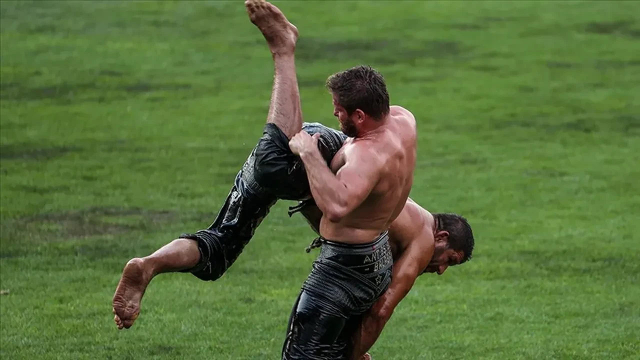 Vezirköprü güreşleri hangi kanalda, saat kaçta? Samsun Vezirköprü Yağlı Güreşleri'nde bugün başpehlivanlık finali düzenlenecek