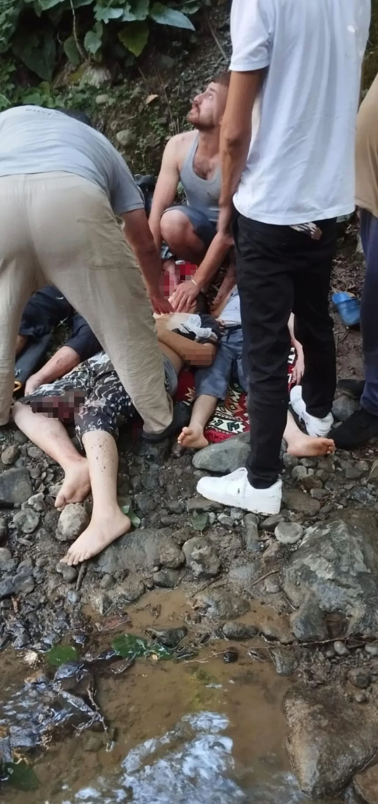 12 yaşında direksiyon başına geçti aile faciasına yol açtı: 1 ölü, 3 yaralı! O anlar kamerada