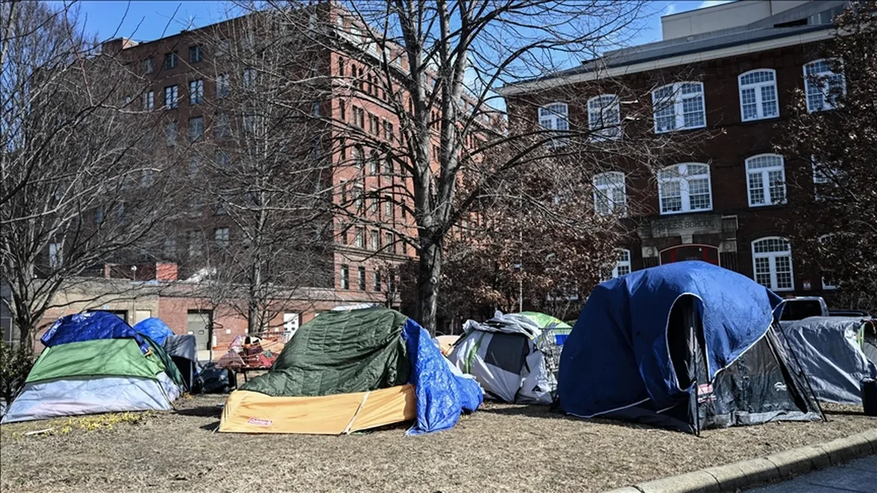 ABD lideri Trump şimdi de hedefine evsizleri aldı: Sizi buradan uzaklara taşıyacağız
