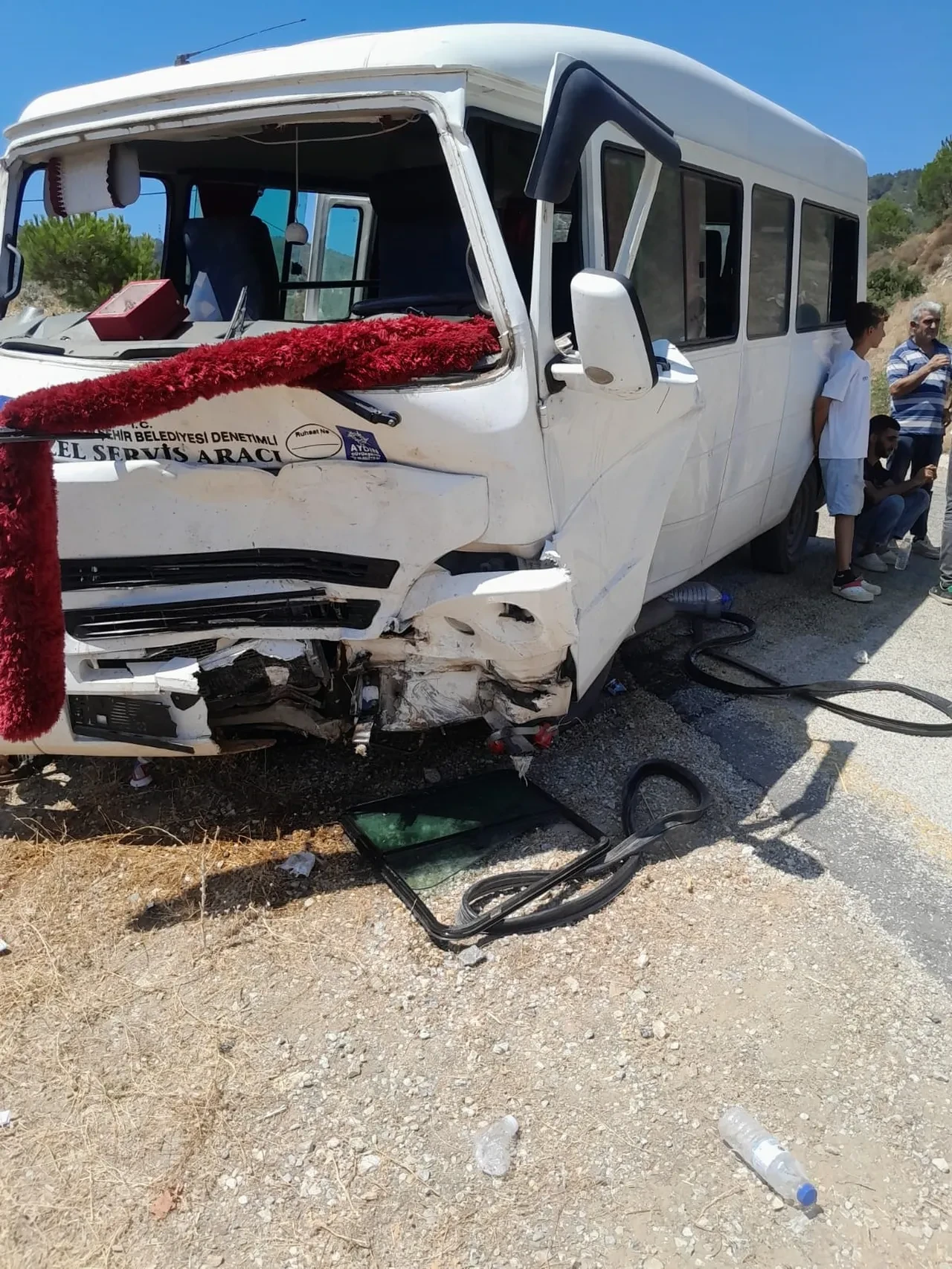 Aydın'da feci kaza! İşçileri taşıyan minibüs ticari araçla çarpıştı: Yaralılar var