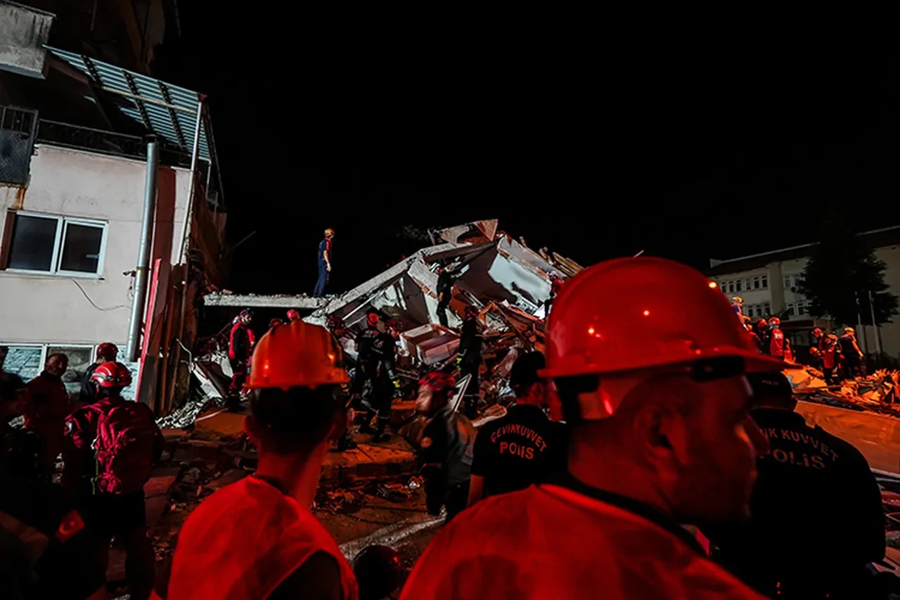 Balıkesir deprem ölen var mı, kim? Ünlü oyuncunun amcası hayatını kaybetti