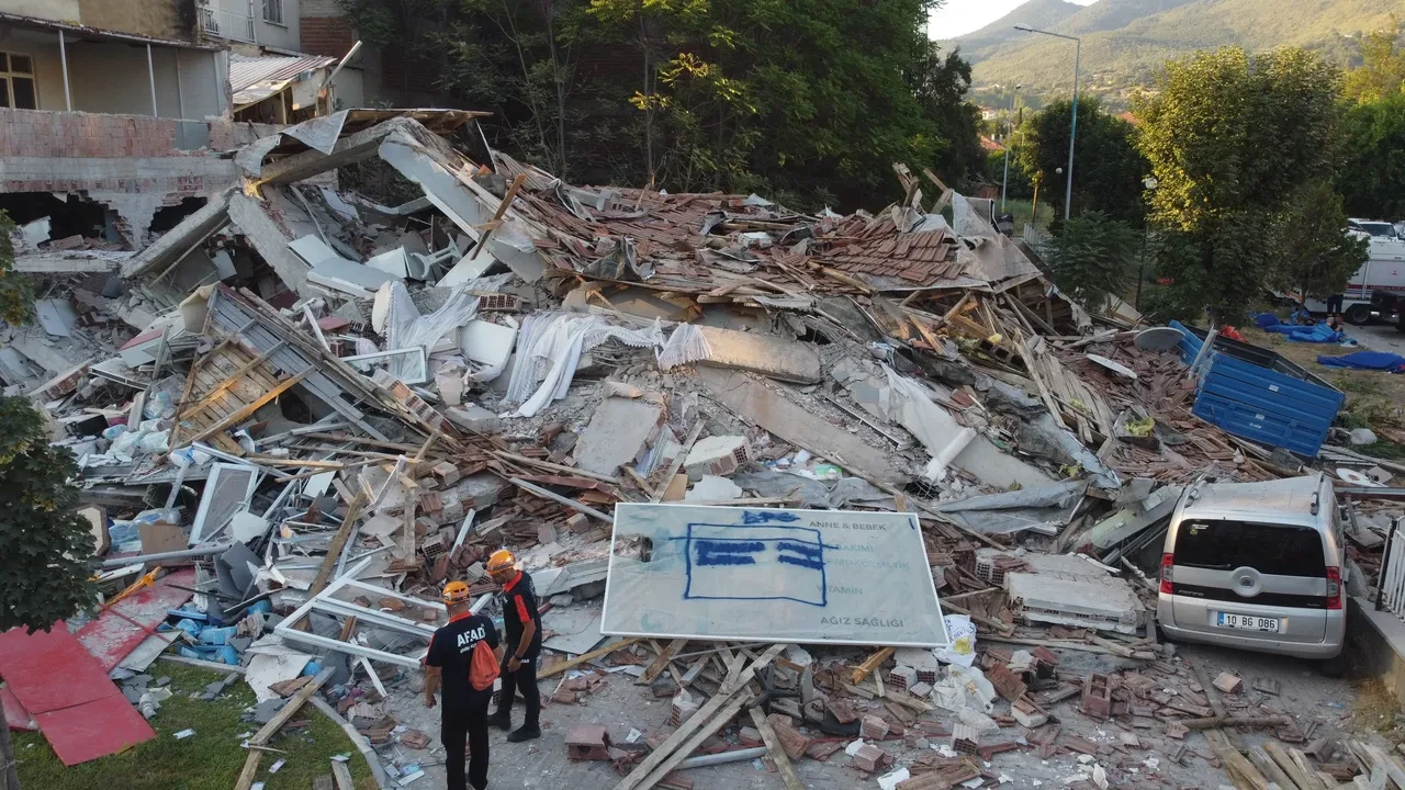 Balıkesir depremi sonrası o faya dikkat çekip uyardı! Prof. Dr. Hasan Sözbilir'den dikkat çeken açıklama 