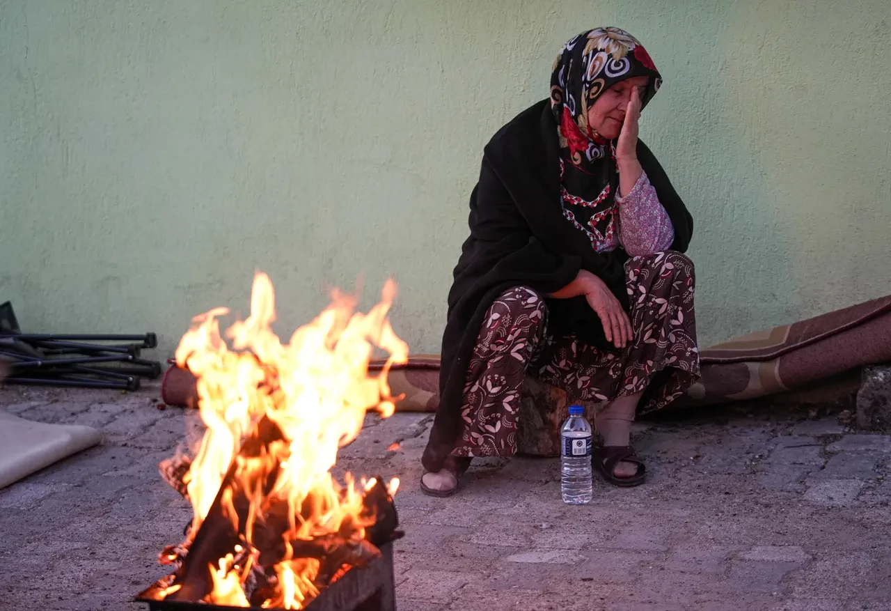 Balıkesir depremi sonrası vatandaşlar geceyi sokakta geçirdi! Kimse evine adım atamadı 