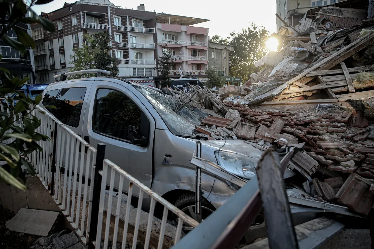 Balıkesir'deki şiddetli depremin artçıları 200'ü aştı: Dakika başı sarsıntı