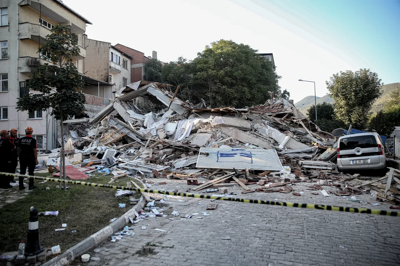 Balıkesir'deki şiddetli depremin artçıları 200'ü aştı: Dakika başı sarsıntı