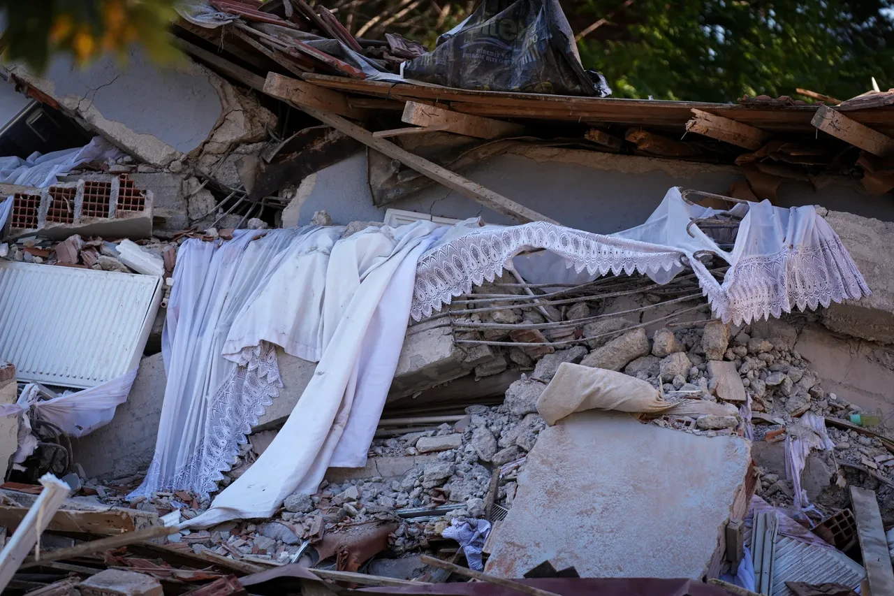 Balıkesir'deki şiddetli depremin artçıları 200'ü aştı: Dakika başı sarsıntı