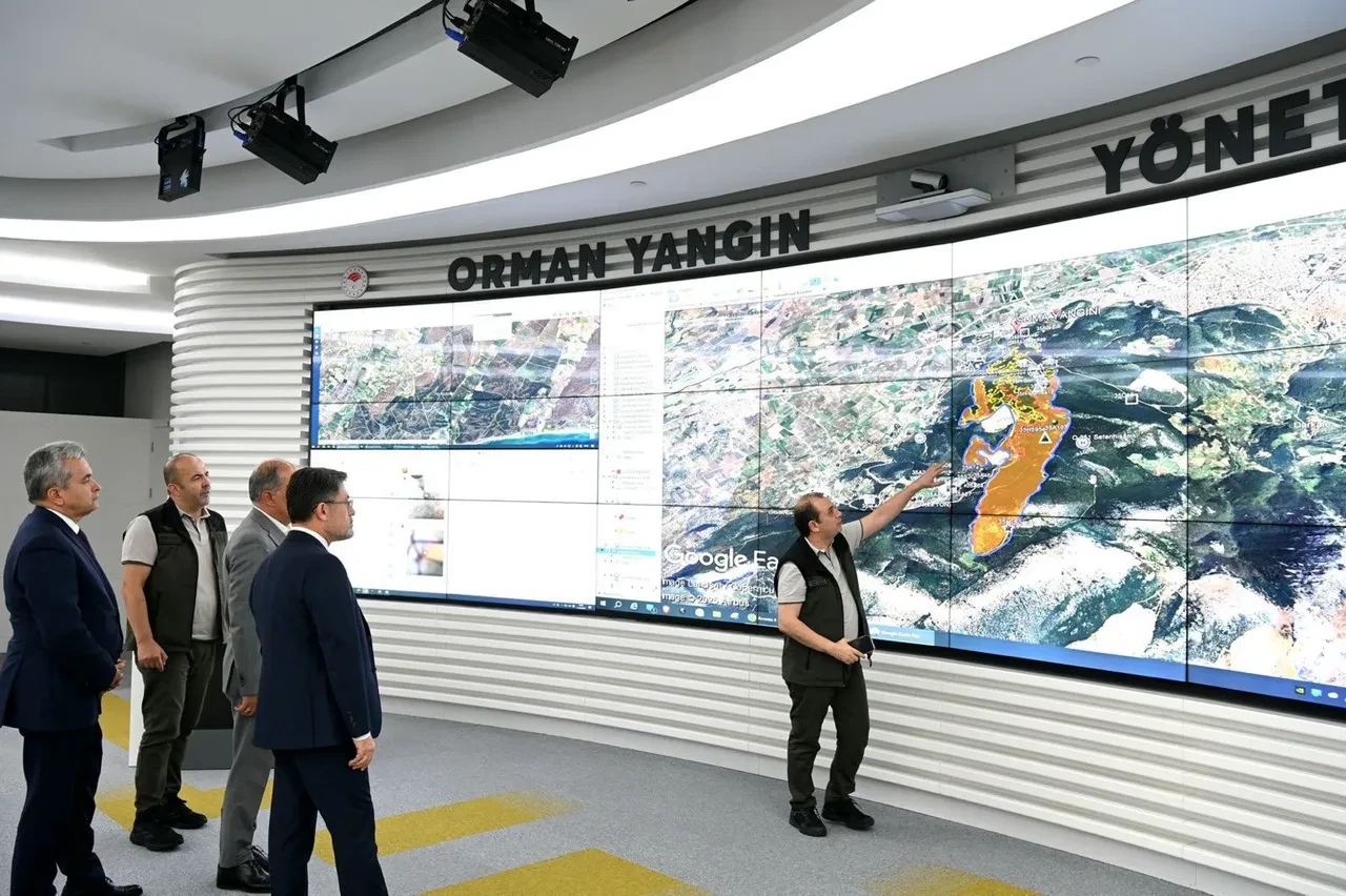 Çanakkale'de orman yangını! Tahliyeler başladı, uçuşlar durdu: Trafiğe çıkmayın 