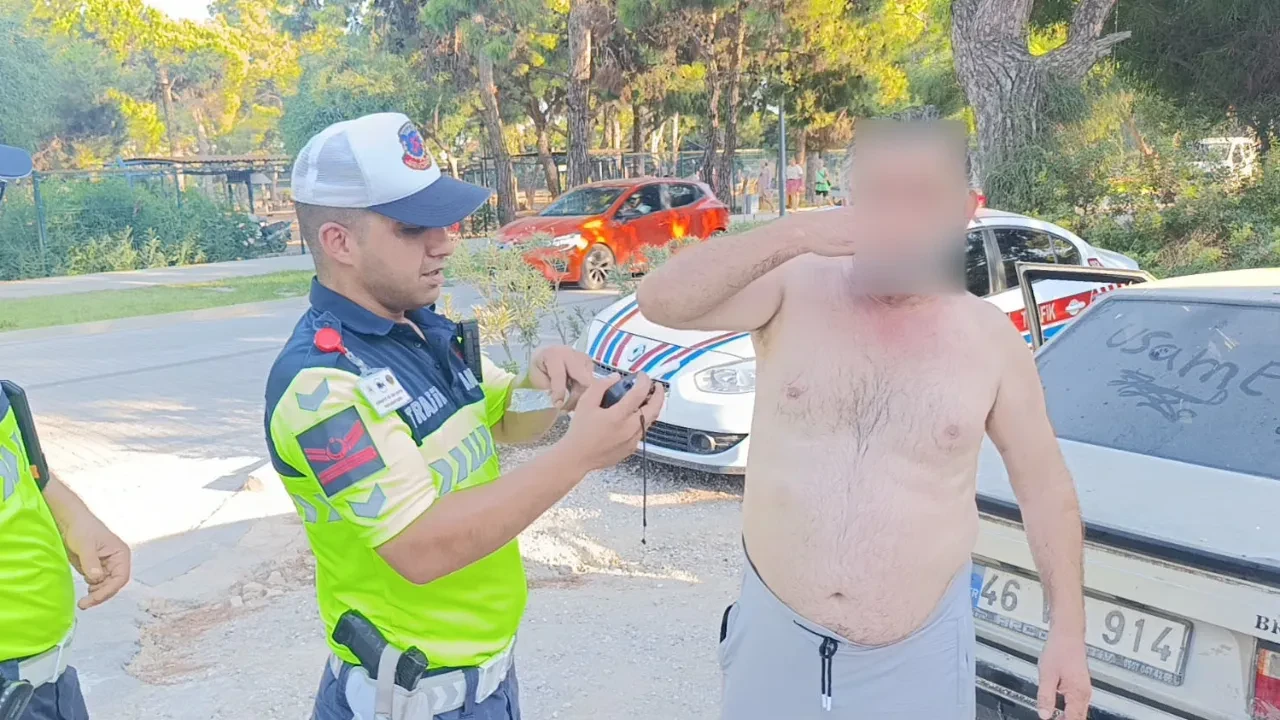 Çevirmeye takıldı, üst üste 6 şişe su içti! Ne yaptıysa kâr etmedi: 