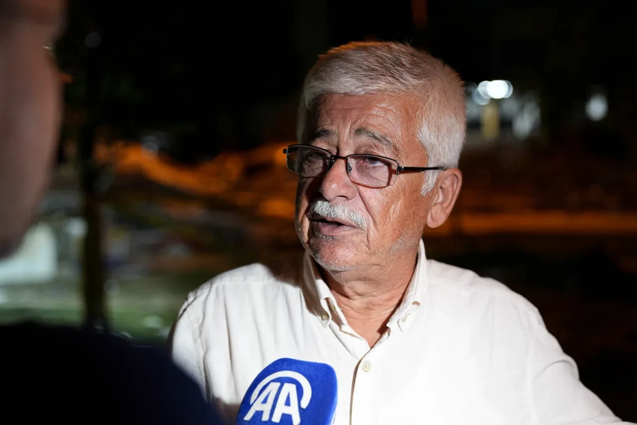 Dumanlar içinde Balıkesir'deki deprem anını anlattılar: 'İzmir'de de yaşadım ama bu çok şiddetliydi'