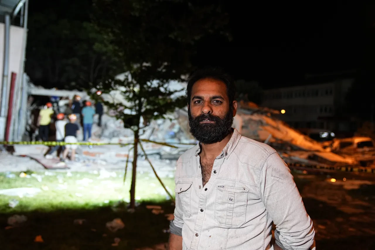 Dumanlar içinde Balıkesir'deki deprem anını anlattılar: 'İzmir'de de yaşadım ama bu çok şiddetliydi'