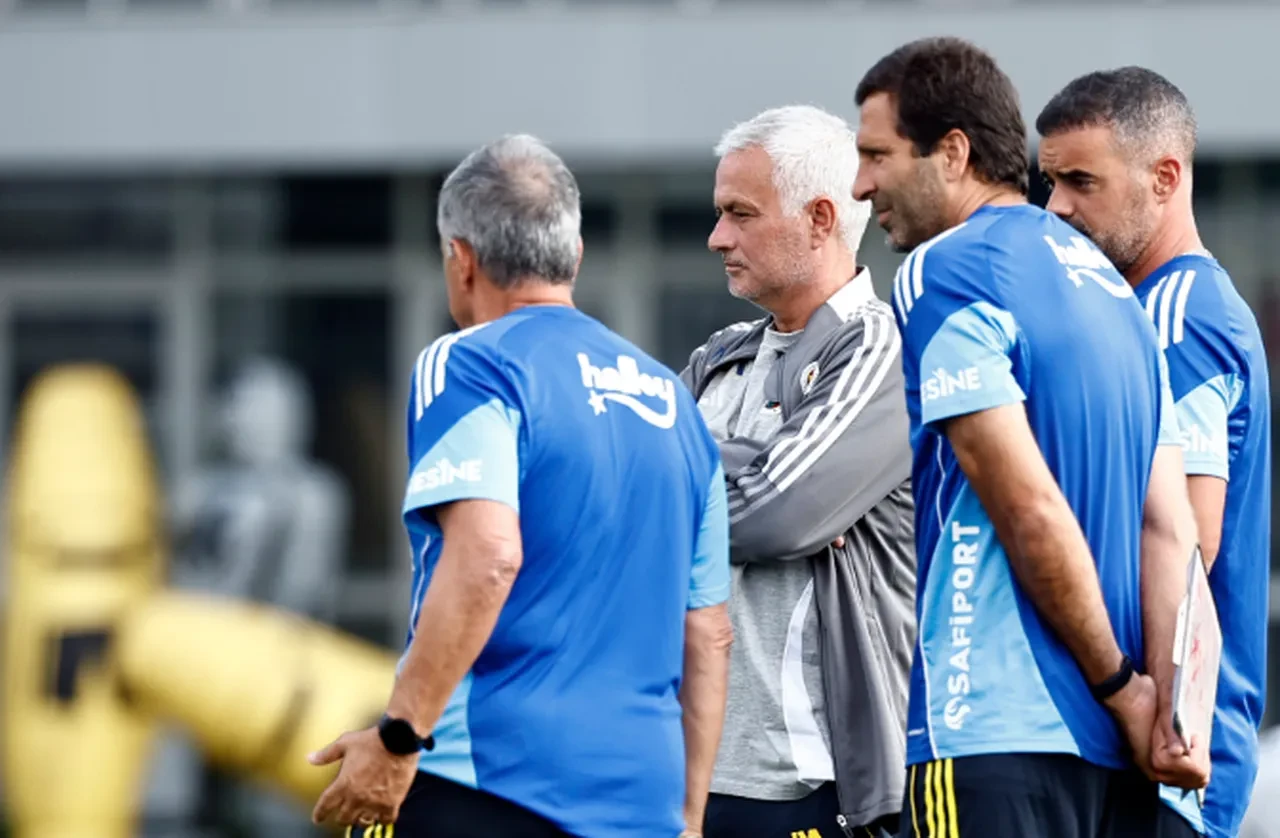 Fenerbahçe'den yıldız isme resmi teklif! Mourinho çok istiyor