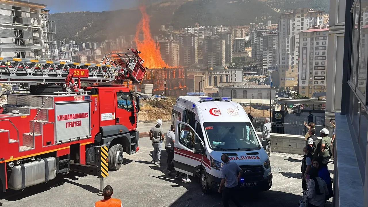 Kahramanmaraş yangın son dakika söndürüldü mü? Lojman inşaatında yangın çıktı