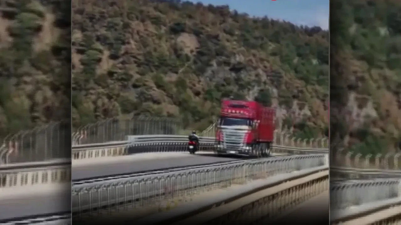 Ters şeritte gitti, dünyanın cezasını yedi! O anlar kamerada