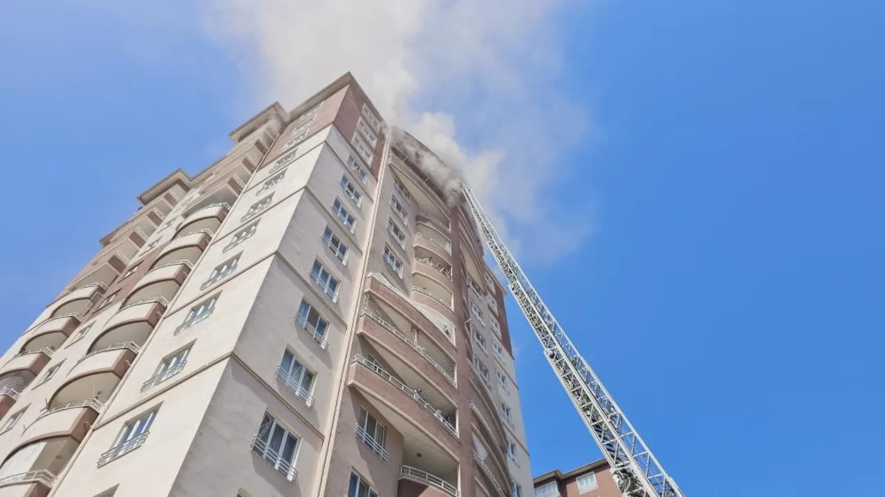 Yangında can pazarı! Çocuklarına kavuşan aileler gözyaşlarına boğuldu