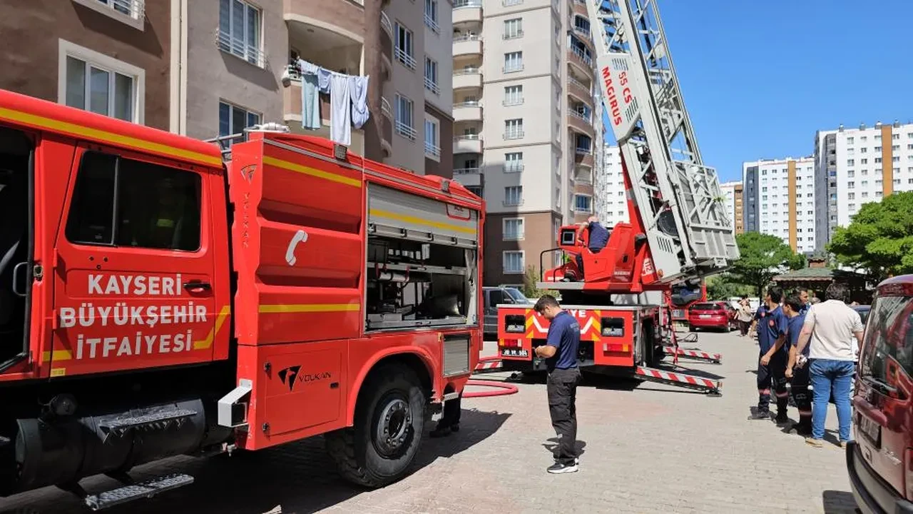 Yangında can pazarı! Çocuklarına kavuşan aileler gözyaşlarına boğuldu