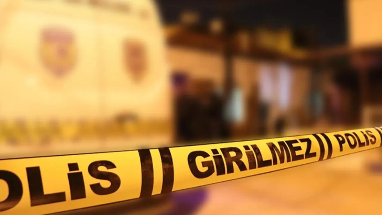 Yoldan geçenler şoke oldu! Motosikletin yanında ölü bulundu!