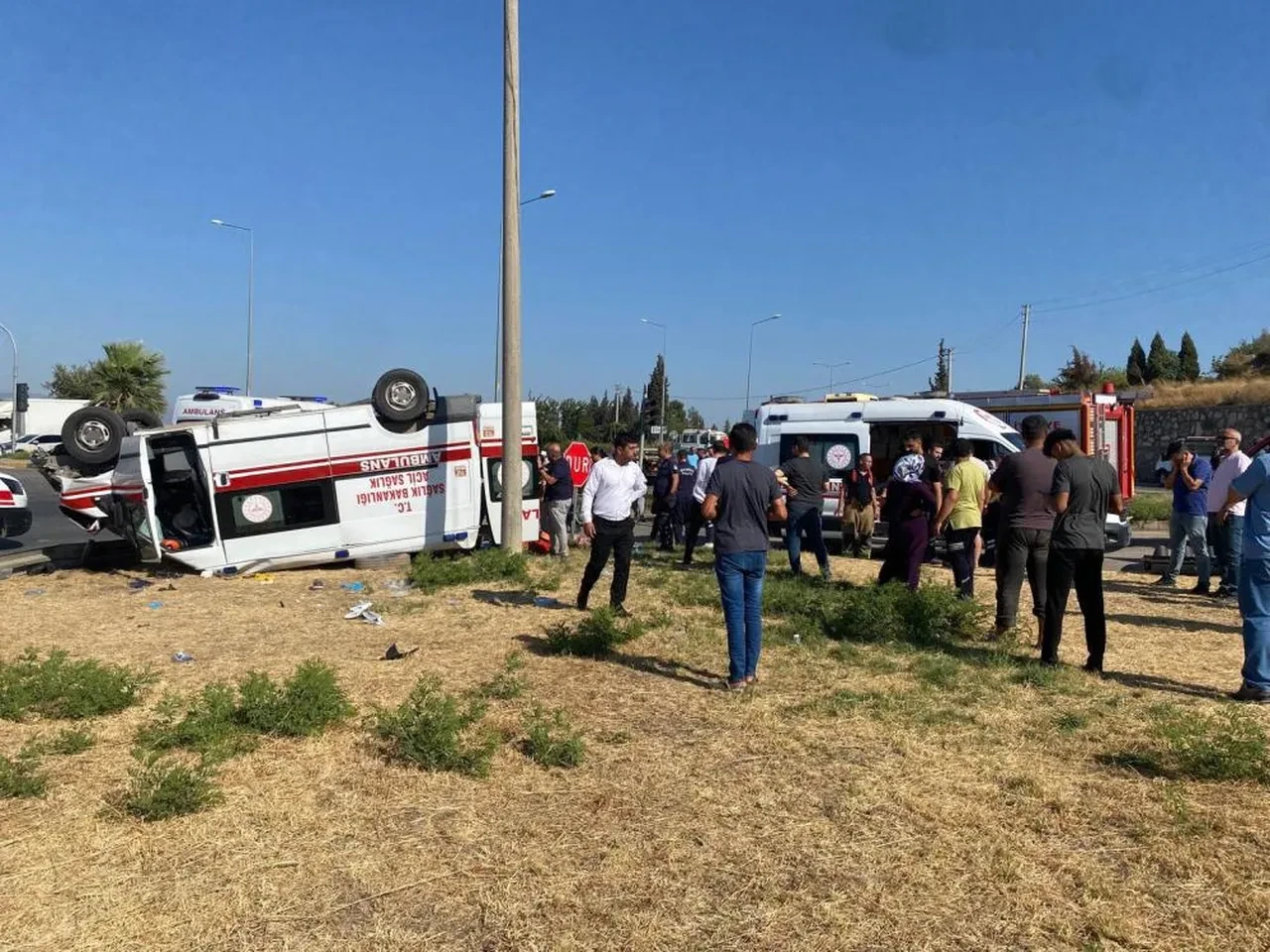 Ambulans ile otomobil çarpıştı: Ölü ve yaralılar var