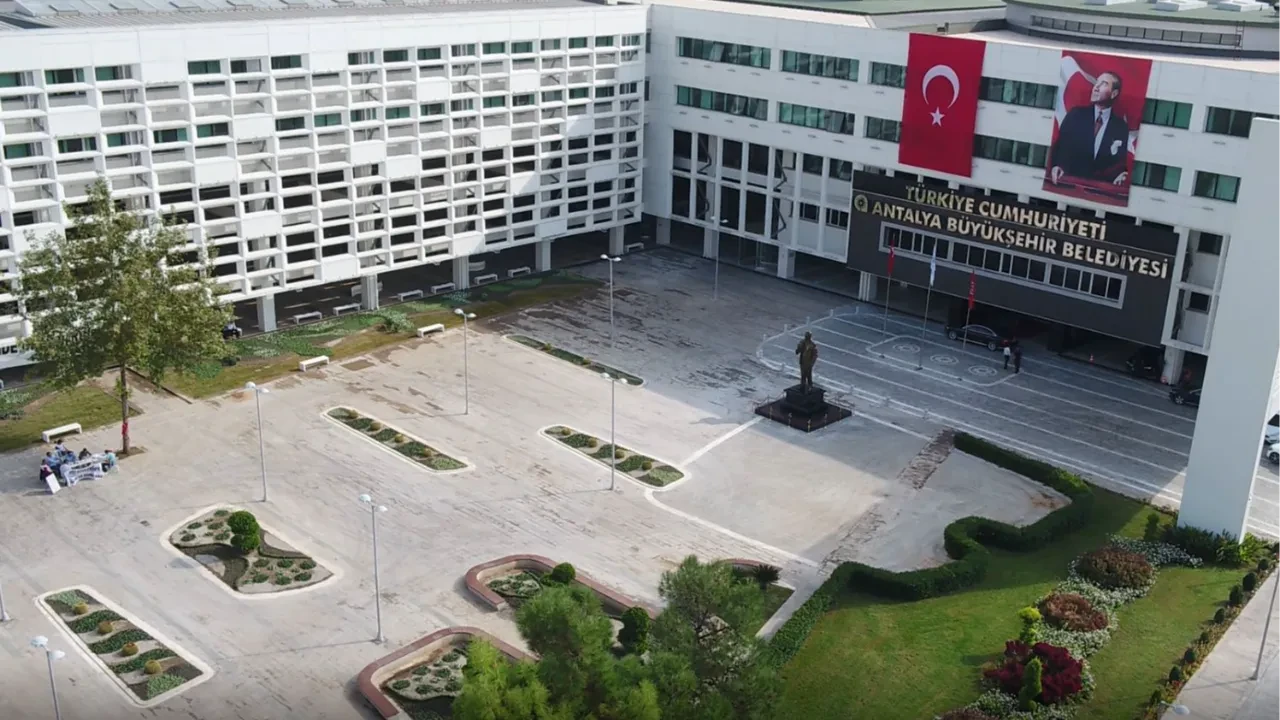 Antalya belediyesine yeni operasyon! Milyonluk rüşvet iddiası