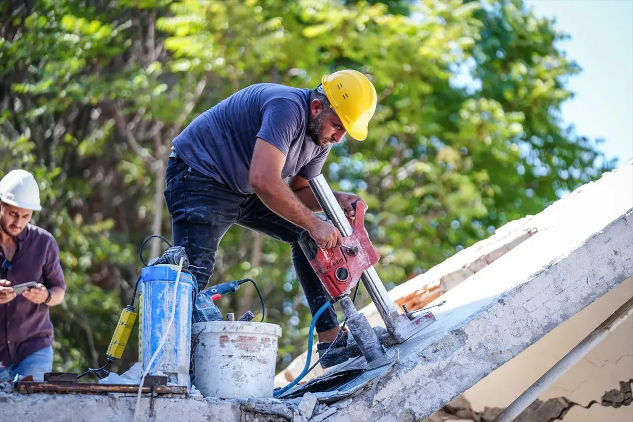 Bakan Kurum Balıkesir depreminin bilançosunu açıkladı